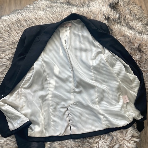 Blazer - Picture 3 of 4